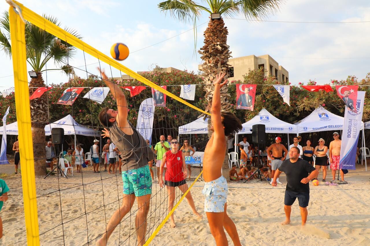 Akyarlar’da Plaj Voleybolu Heyecanı Başladı (3)