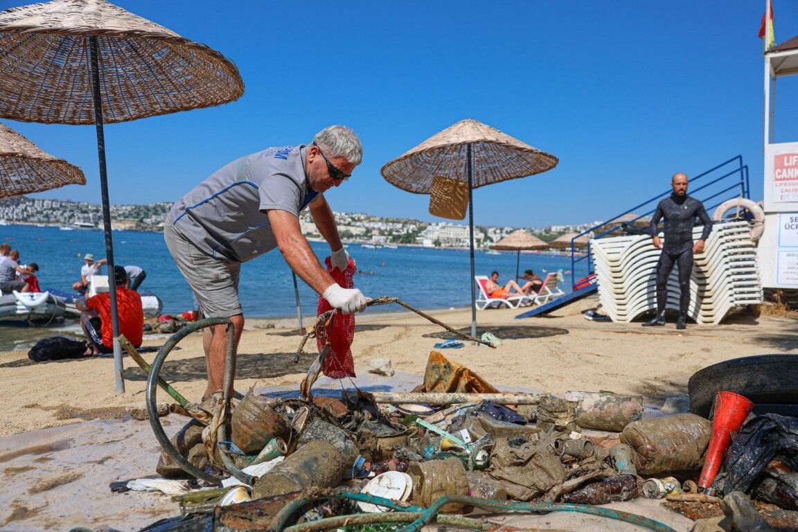 Gümbet’te Deniz Dibinden 310 Kilogram Atık Çıkarıldı (3)