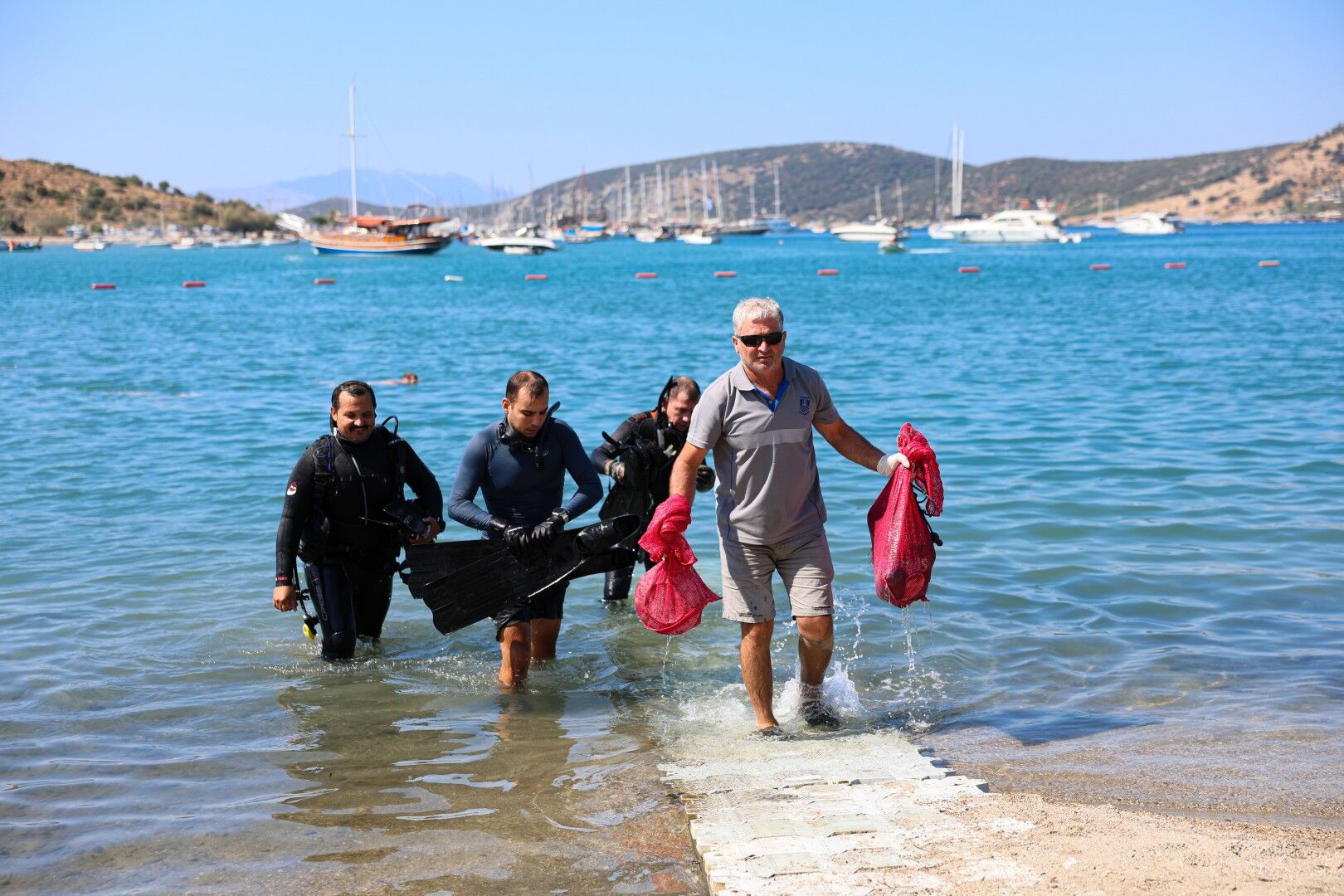 Gümbet’te Deniz Dibinden 310 Kilogram Atık Çıkarıldı (4)