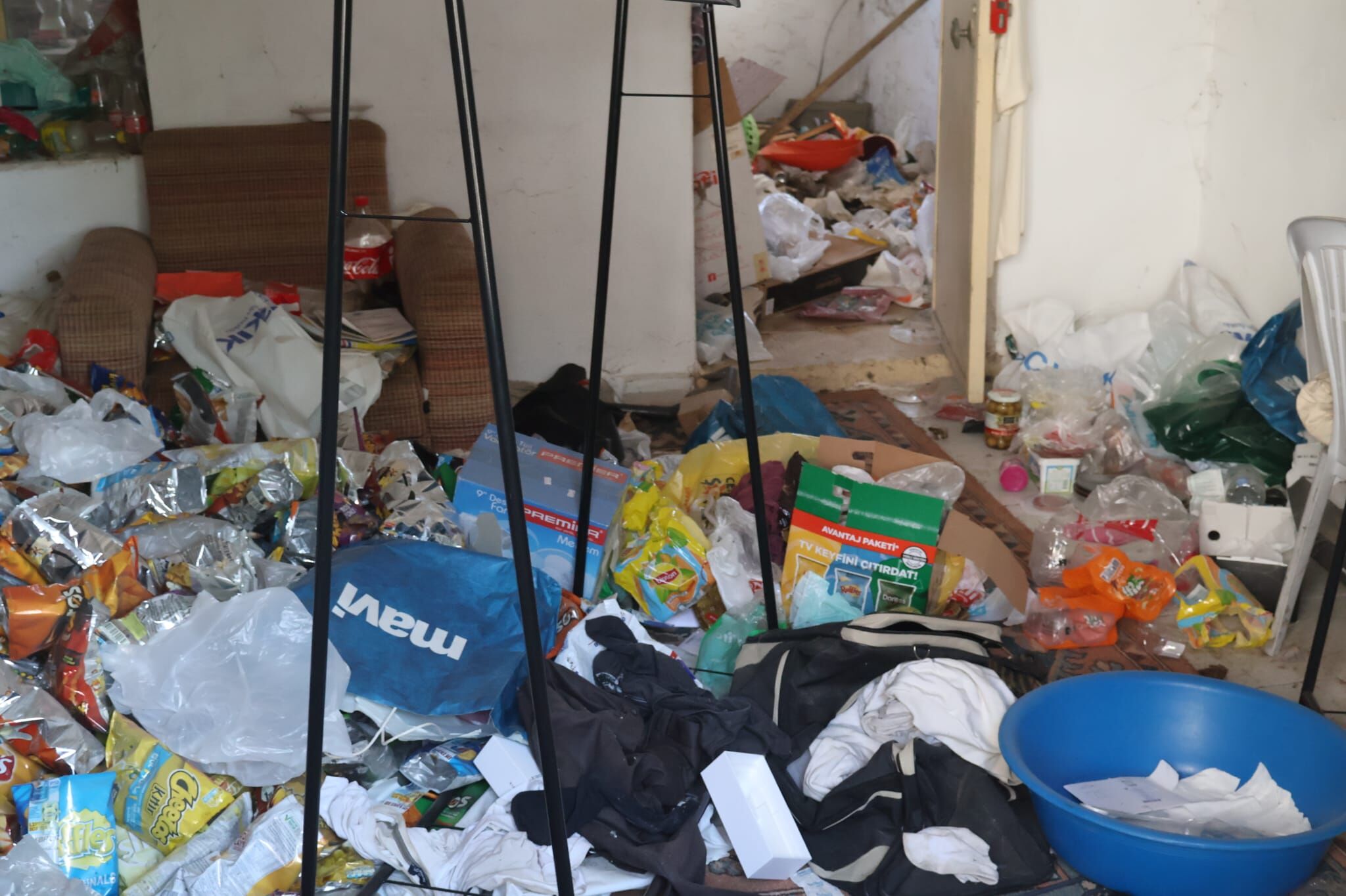 Menteşe’de Imam Izne Çıktı, Dönmedi Evinden Tonlarca Çöp Çıktı (6)