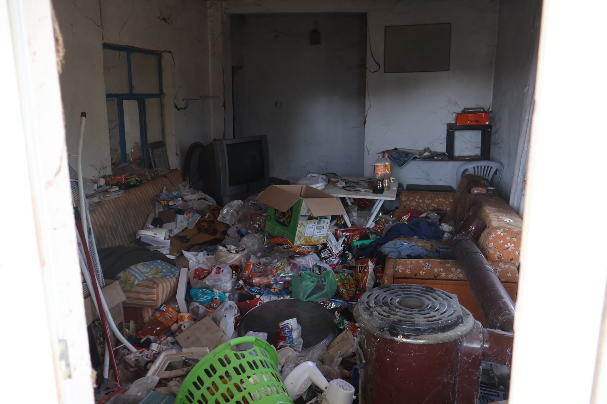 Menteşe’de Imam Izne Çıktı, Dönmedi Evinden Tonlarca Çöp Çıktı (7)