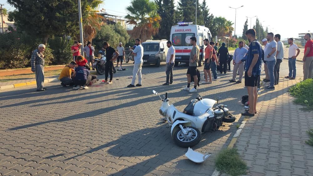 Kavşakta Feci Çarpışma 2 Sürücü Ağır Yaralı (3)
