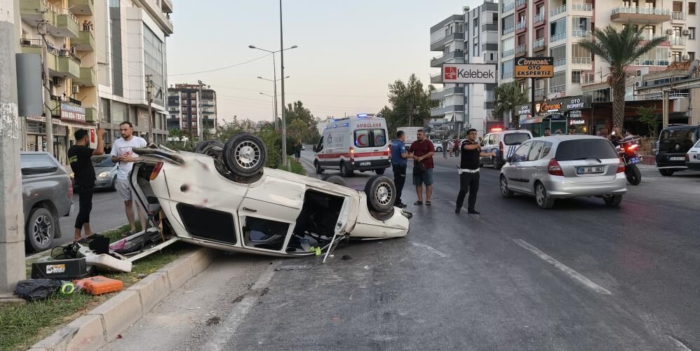 Çekicinin Çarptığı Otomobil Ters Döndü Anne Ve Kızı Yaralandı (1)