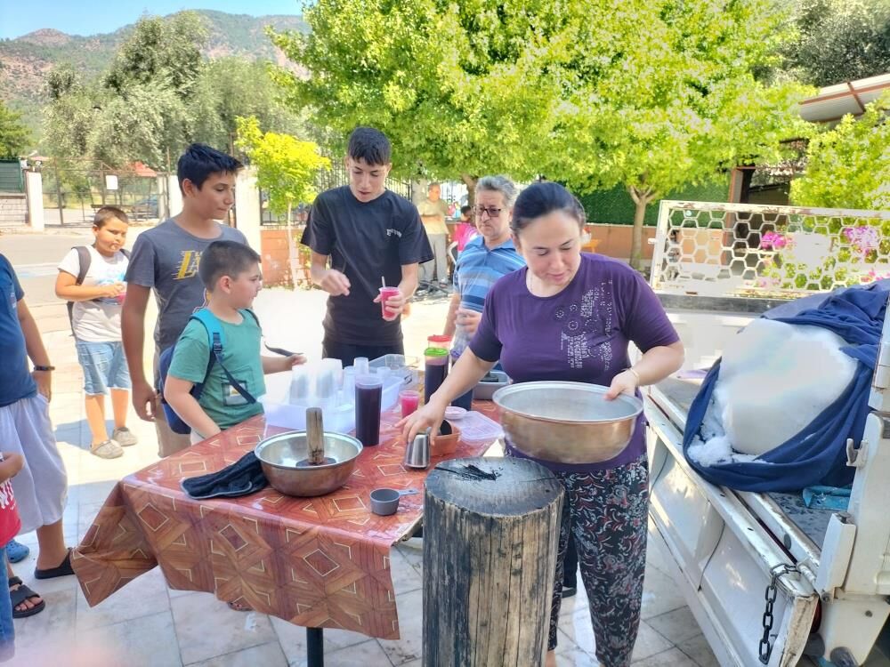 Köyceğiz’de Kur’an Kursu Öğrencilerine Sürpriz İkram (1)