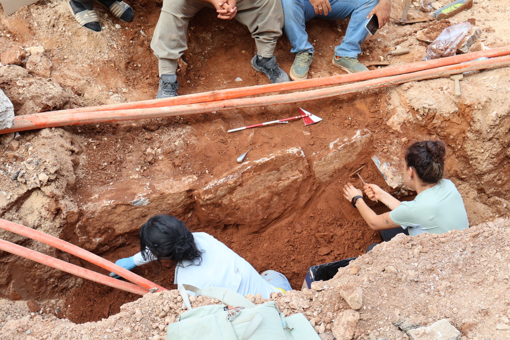 Muğla’da Altyapı Kazısında Sanduka Tipi Mezar Bulundu (5)