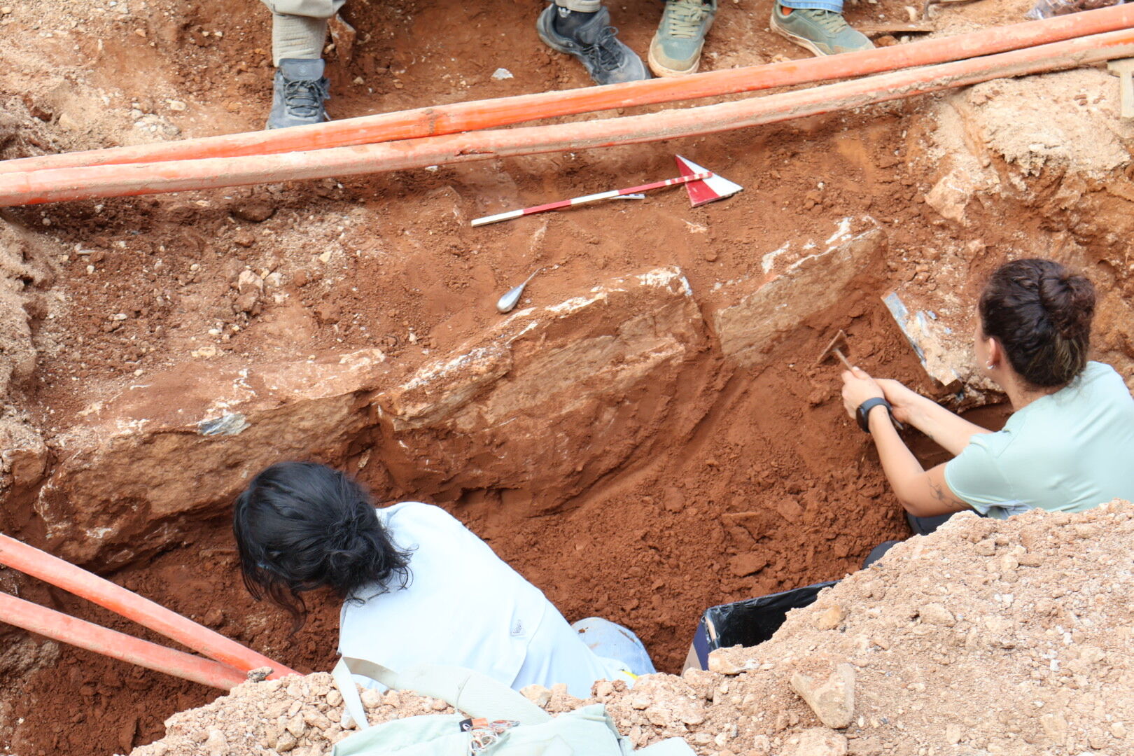 Muğla’da Altyapı Kazısında Sanduka Tipi Mezar Bulundu (7)