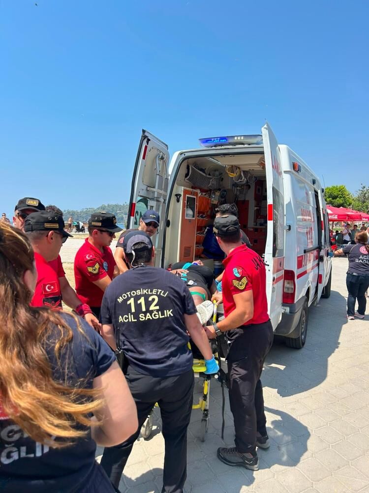 Fethiye’de Yamaç Paraşütü Kazası Pilot Ve İngiliz Turist Yaralandı (2)