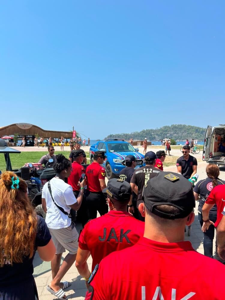 Fethiye’de Yamaç Paraşütü Kazası Pilot Ve İngiliz Turist Yaralandı (3)