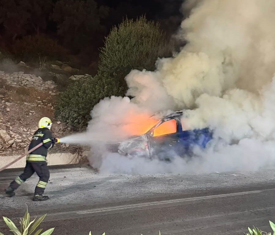 Bodrum’da otomobil alevlere teslim oldu