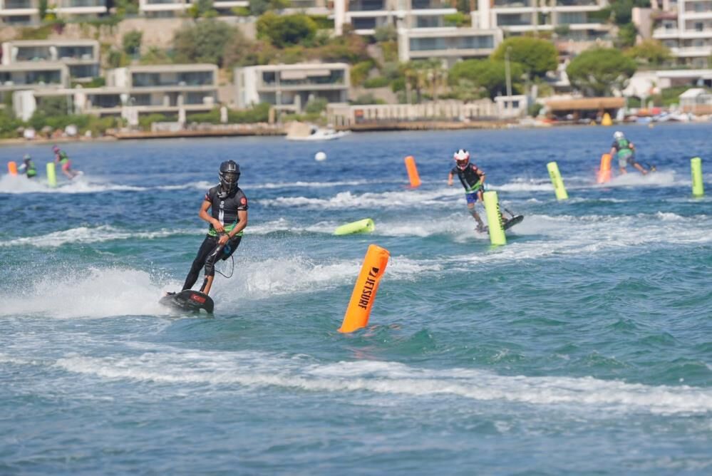 Bodrum'da deniz üzerinde hız ve adrenalin yarışı