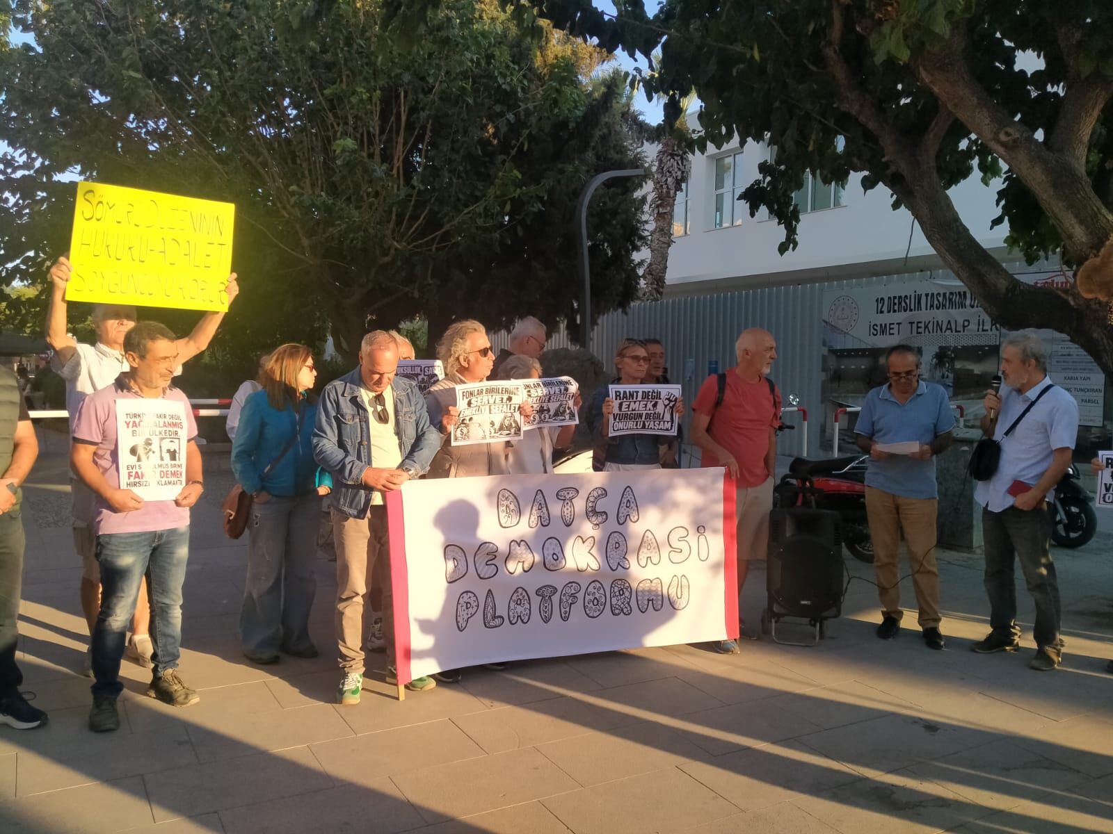 Datça Demokrasi Platformu’ndan yoksulluk tepkisi