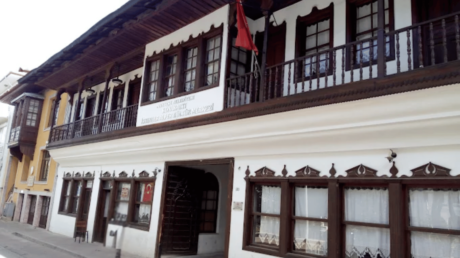 Konakaltı’da 6 parsel vakfa tescil edildi: Belediye harekete geçiyor