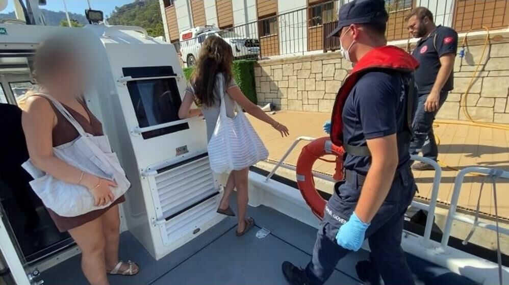 Fethiye Açıklarında Iki Tekneden Tıbbi Tahliye (2)