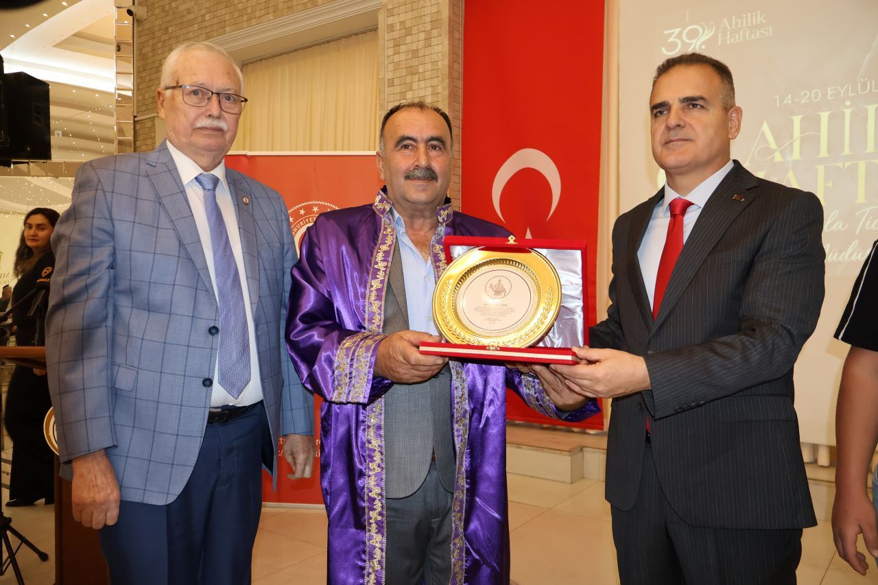 12 Yaşında Başladığı Mesleğinde Yılın Ahisi Seçildi (1)