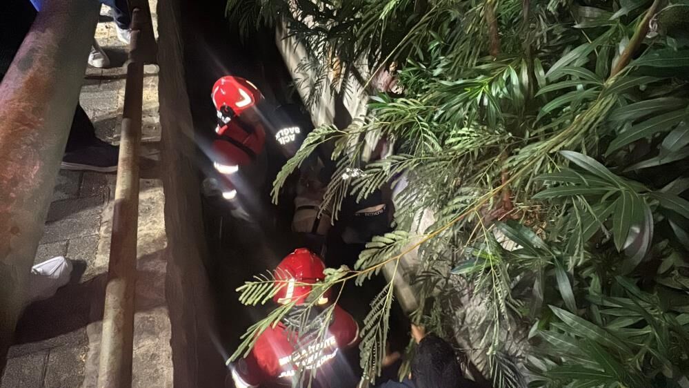 Marmaris’te Derede Hareketsiz Bulunan Kişi Hastaneye Kaldırıldı (2)