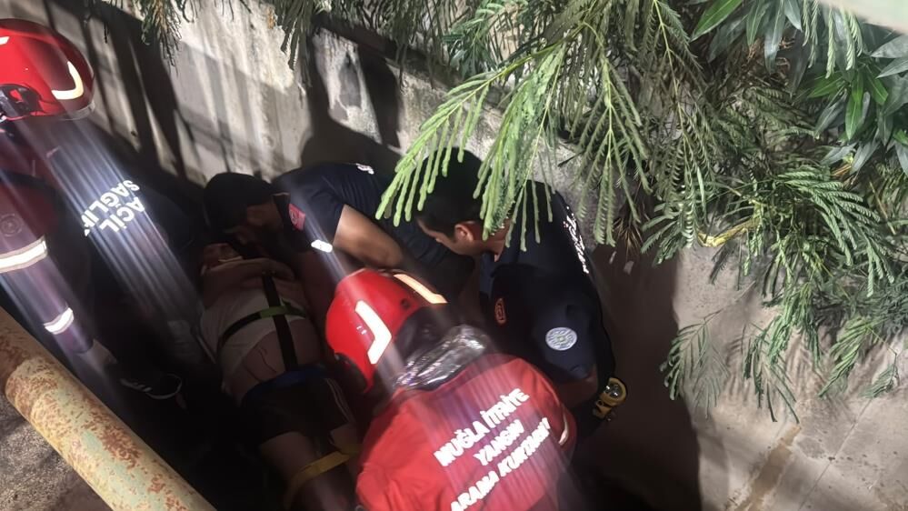 Marmaris’te Derede Hareketsiz Bulunan Kişi Hastaneye Kaldırıldı (3)