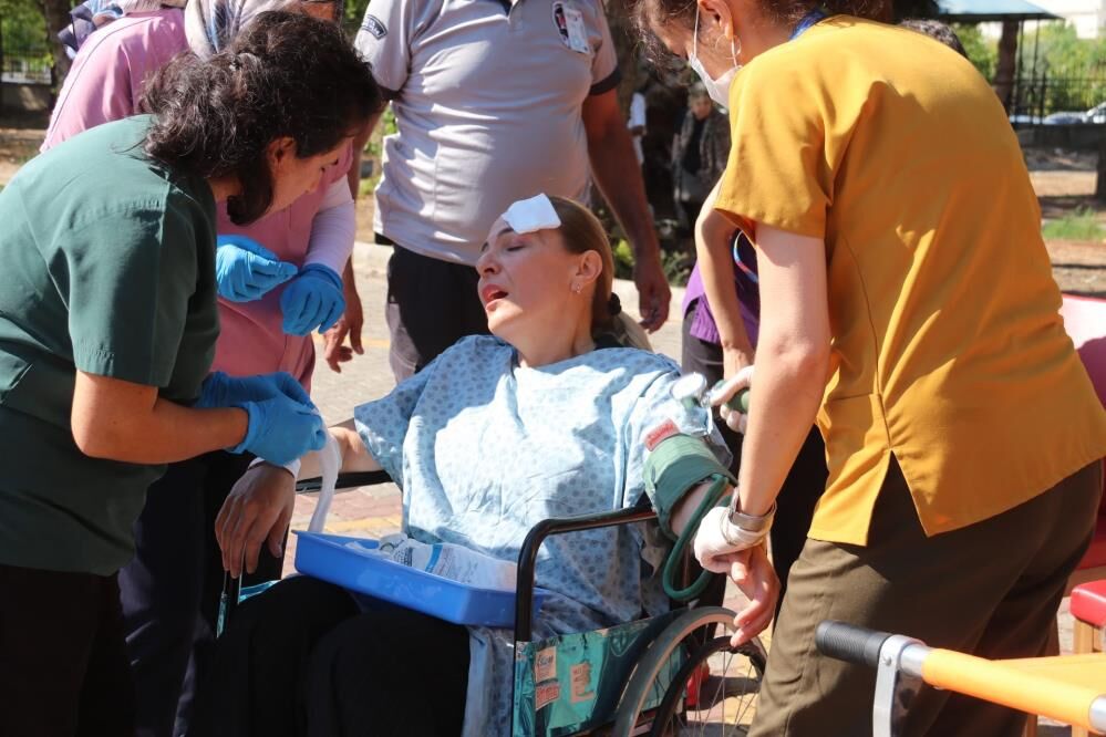 Fethiye Devlet Hastanesi’nde Gerçeğini Aratmayan Deprem Tatbikatı (5)