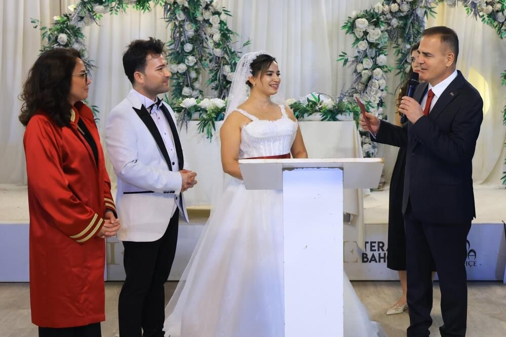 Vali Akbıyık şehit kardeşinin nikâh şahidi oldu