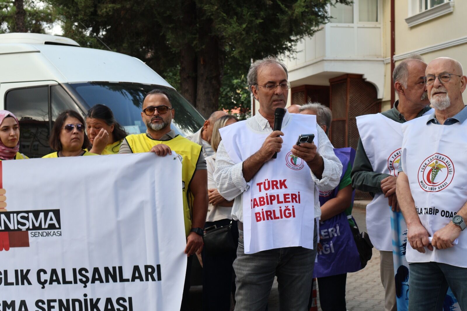 Kazadan Sonra Sözleşmesi Feshedilen Hekim Için Muğla’da Açıklama (2)