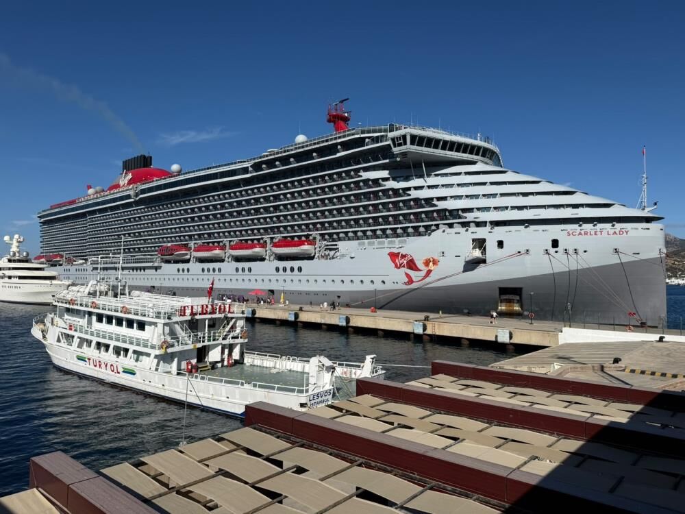 Scarlet Lady, 2 bin 637 yolcuyla Bodrum’a geldi