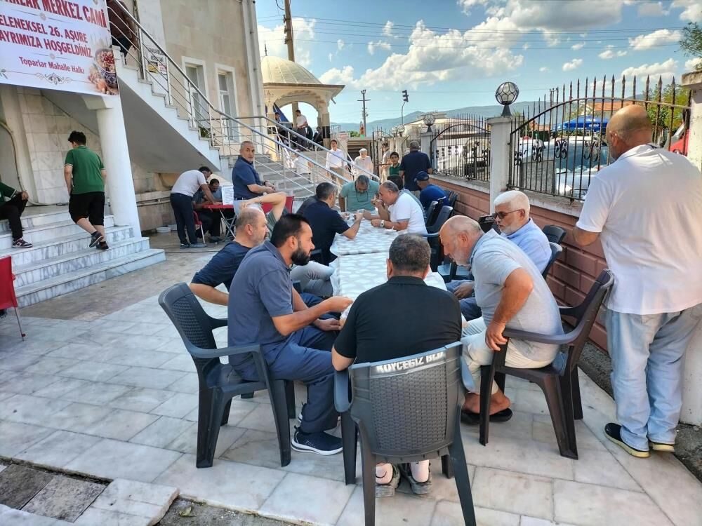 Toparlar’da 26 Yıllık Aşure Geleneği Devam Etti (2)