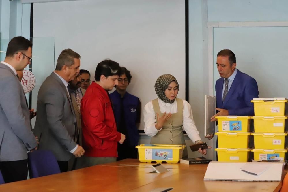 Vali Yardımcısı Cehveroğlu Gençlik Merkezini Ziyaret Etti (4)