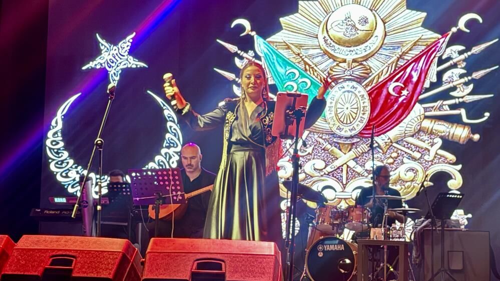 Elif Avcı Bodrum’da türküleriyle müzikseverlerle buluştu