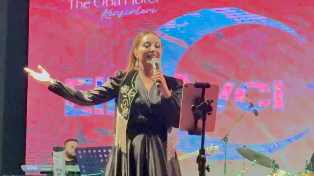 Elif Avcı Bodrum’da Türküleriyle Müzikseverlerle Buluştu (2)