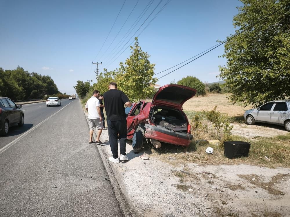 Muğla Aydın Kara Yolunda Iki Otomobil Çarpıştı 2 Yaralı (2)
