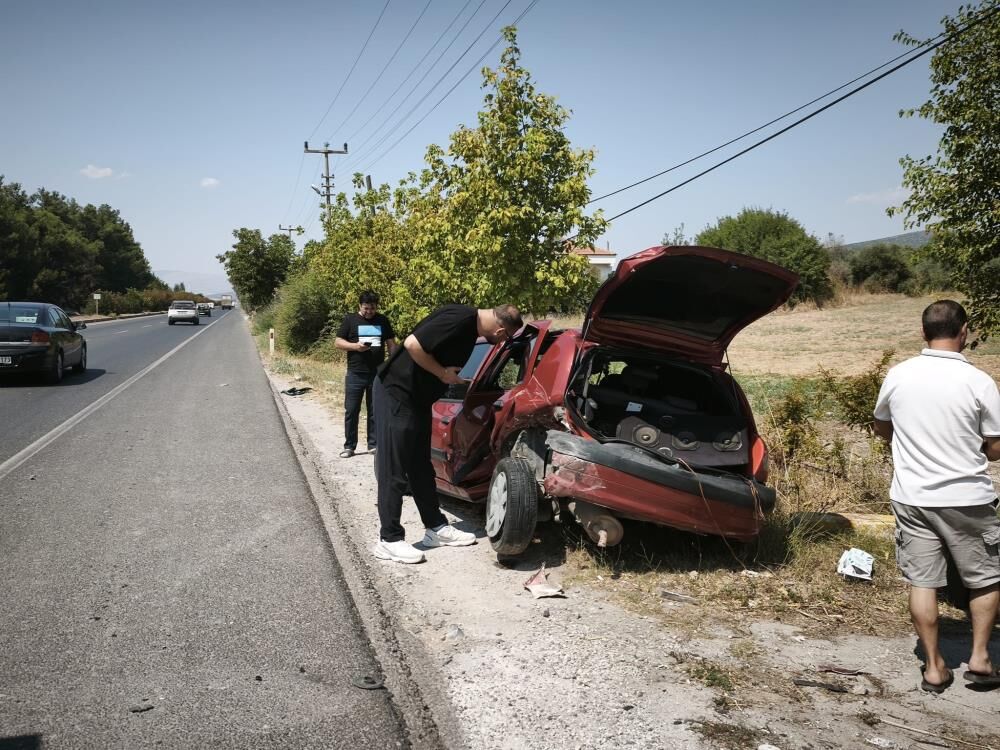 Muğla Aydın Kara Yolunda Iki Otomobil Çarpıştı 2 Yaralı (3)