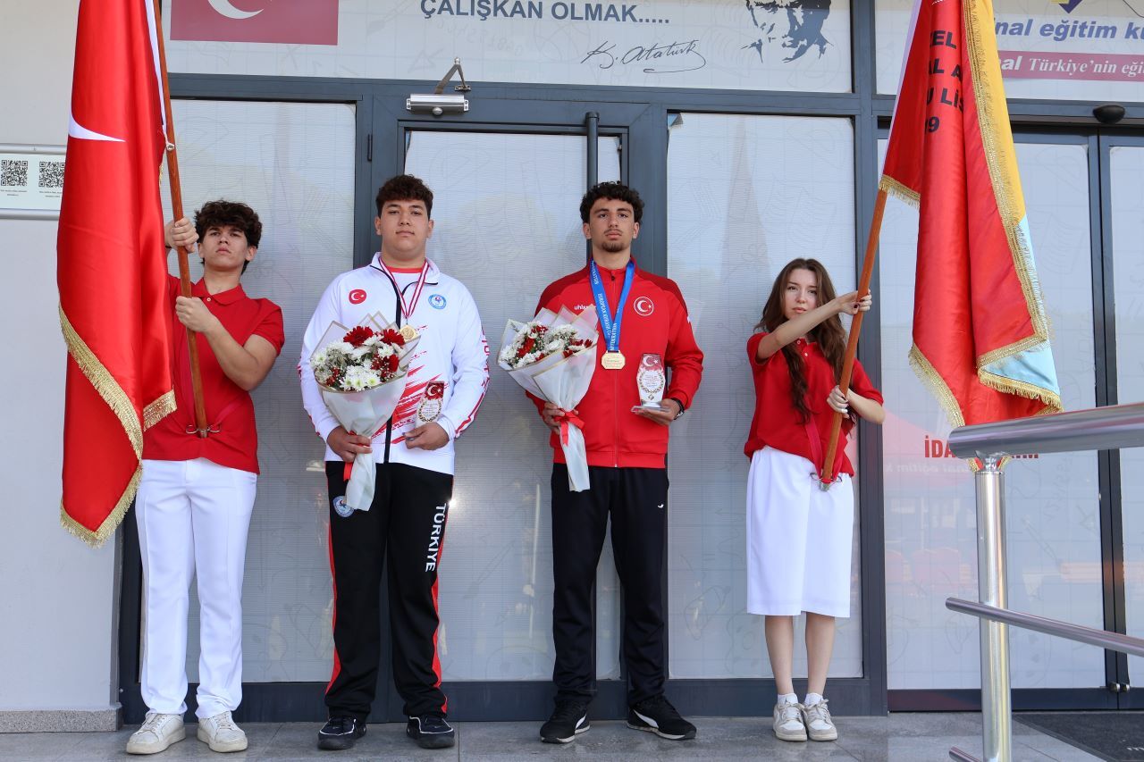 Dünya Ve Avrupa Şampiyonlarına Final’de Ödül (1)
