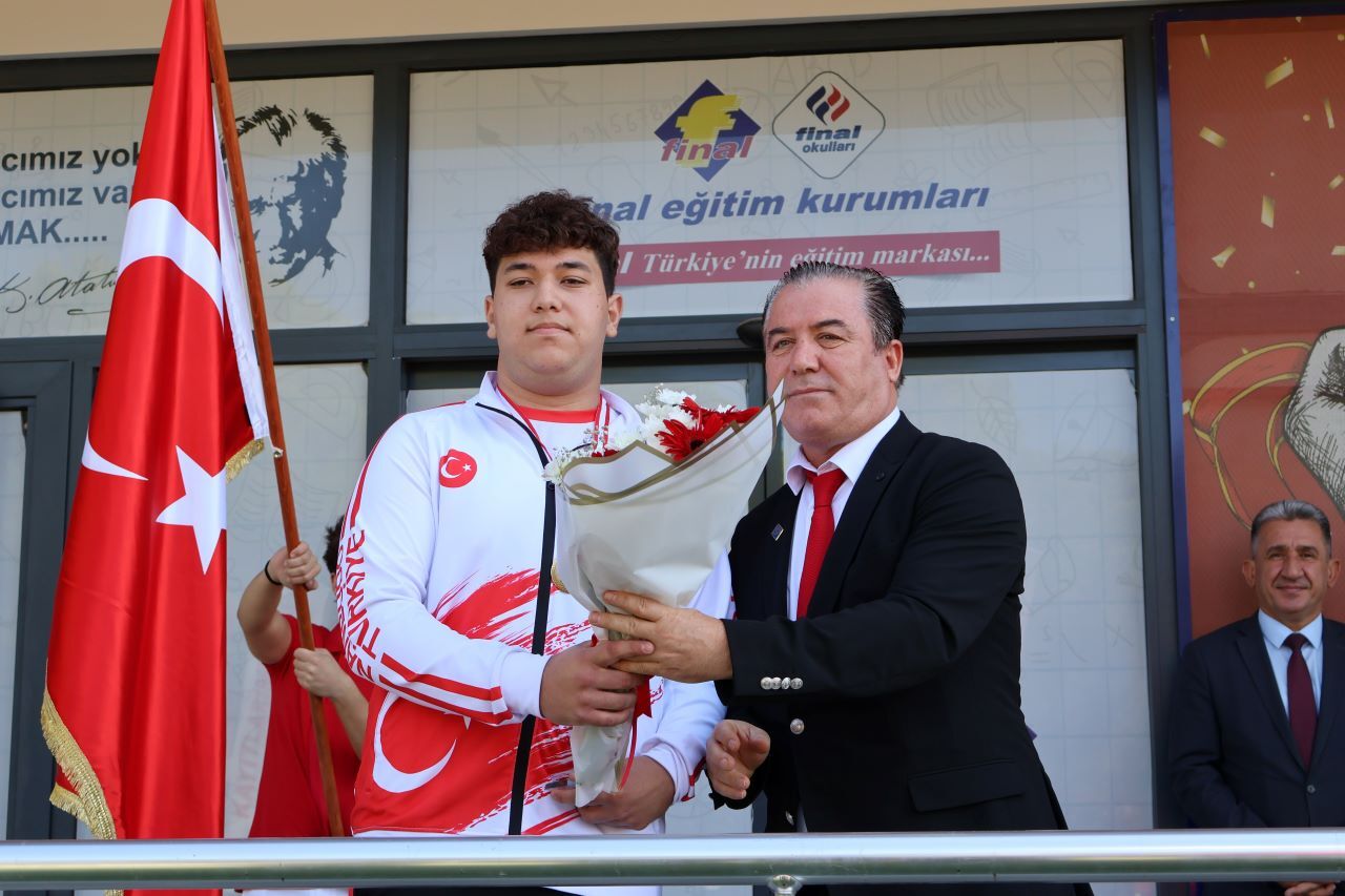 Dünya Ve Avrupa Şampiyonlarına Final’de Ödül (2)