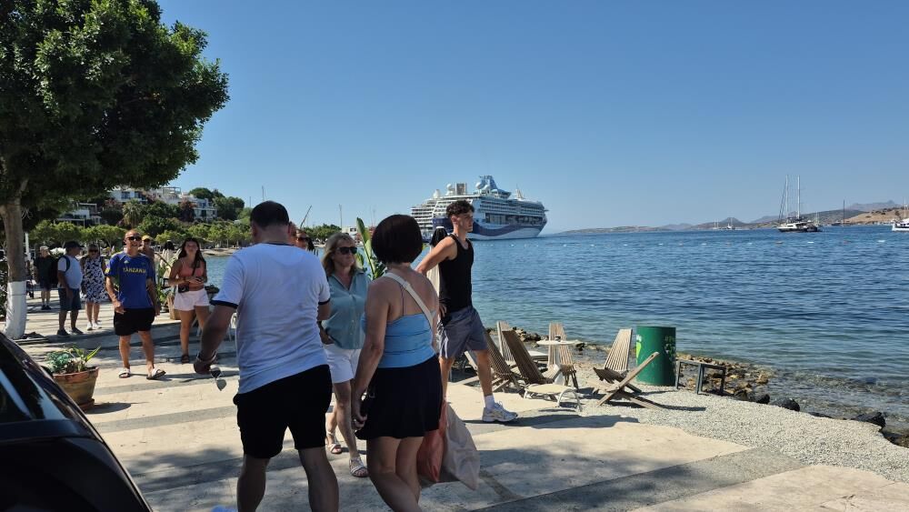 Bodrum’a Iki Kruvaziyerle 3 Bin 740 Kişi Geldi (1)