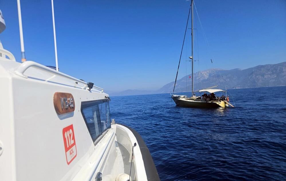 Fethiye açıklarında yelkenli tekneye operasyon