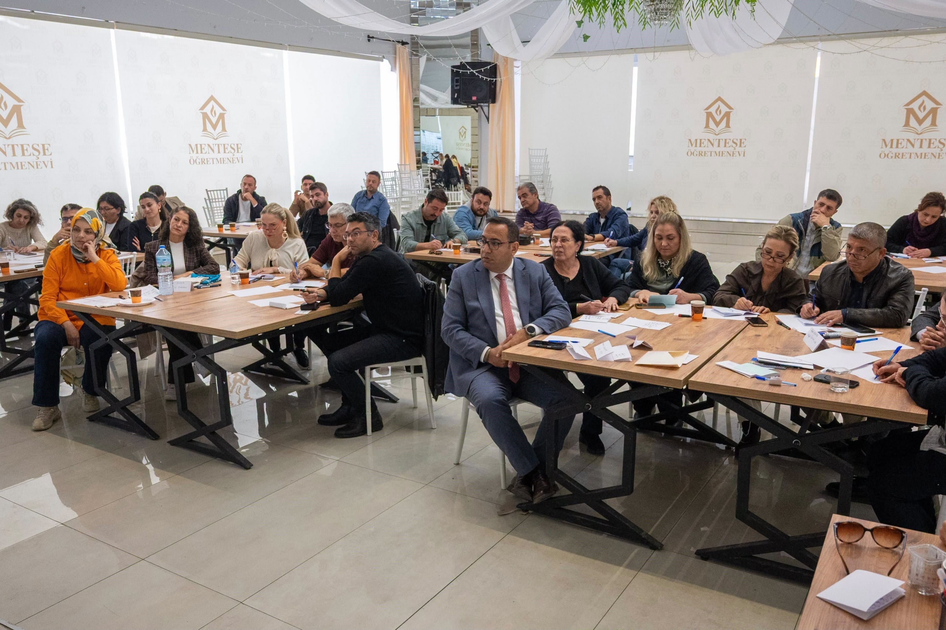 Menteşe’de müdür yardımcılarına yönetim semineri