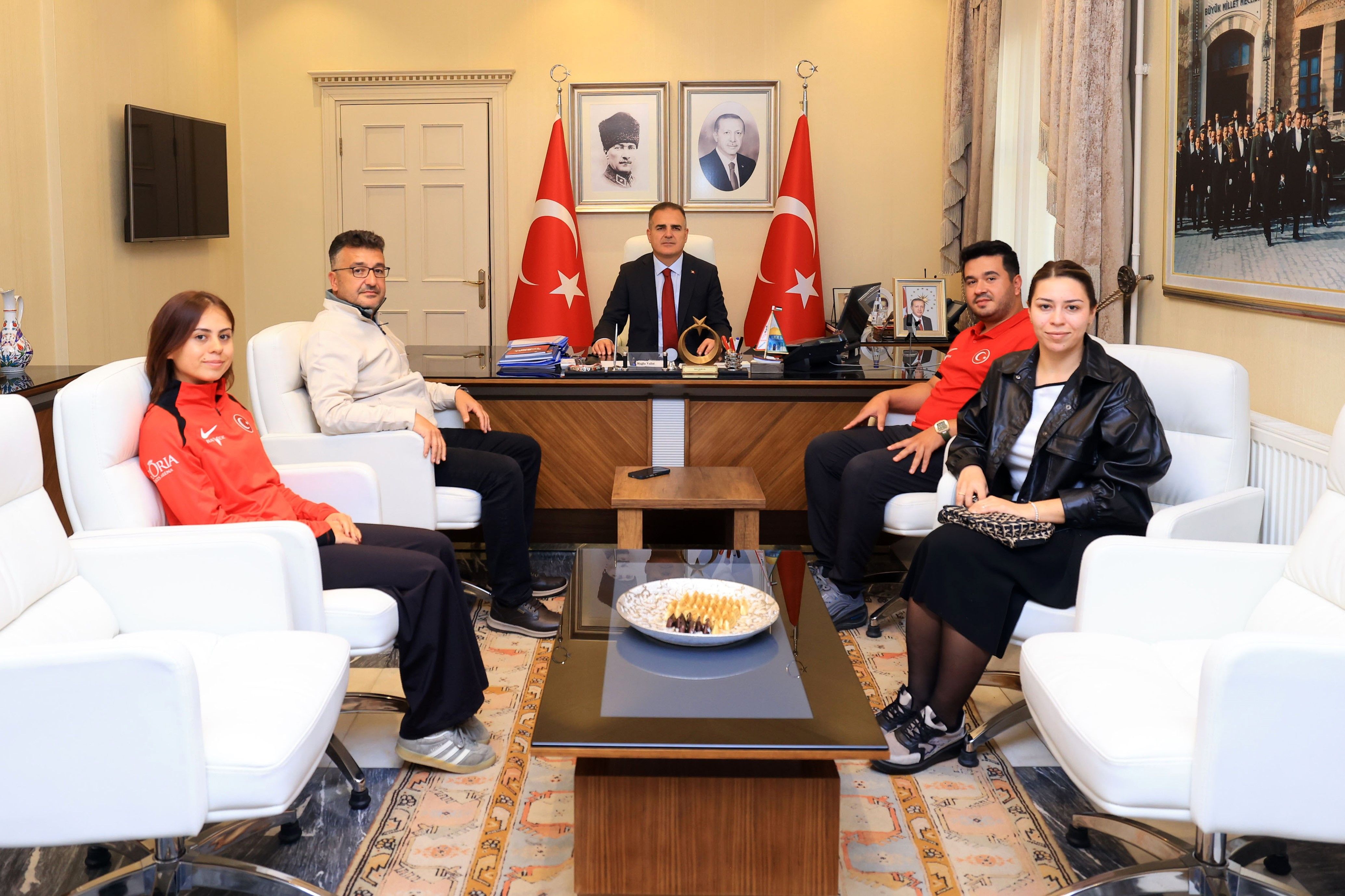 Muğlalı milli okçulara Vali’den altın ödül