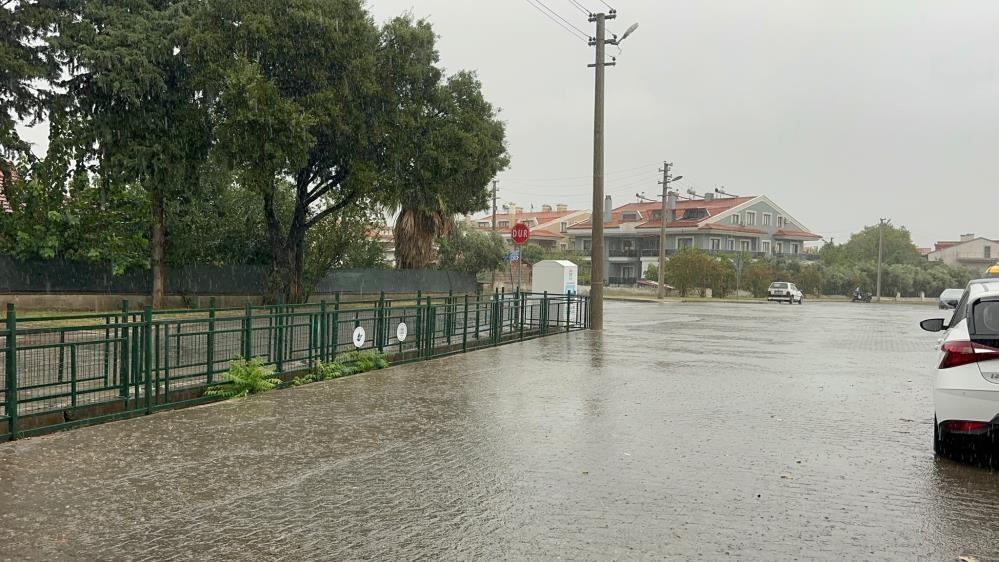 Marmaris’te Sağanak Başladı! Gece Saatlerine Dikkat (2)