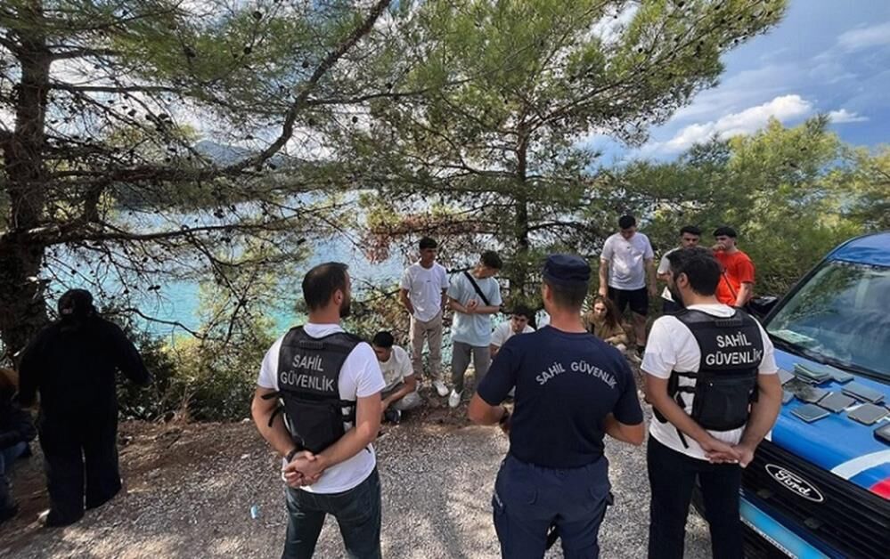 Marmaris Özgök Koyu’nda 18 düzensiz göçmen yakalandı