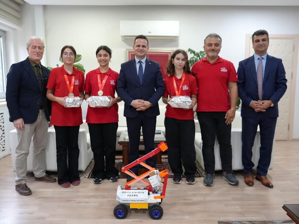 Milas Bi̇lsem’in Şampiyon Robot Takımı Emre Çay’ı Ziyaret Etti (1)