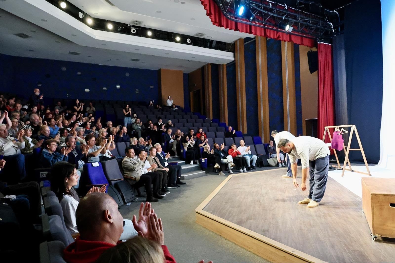 Bodrum Şehir Tiyatrosu Yeni Sezona “Cambazın Cenazesi” Ile Başladı (3)