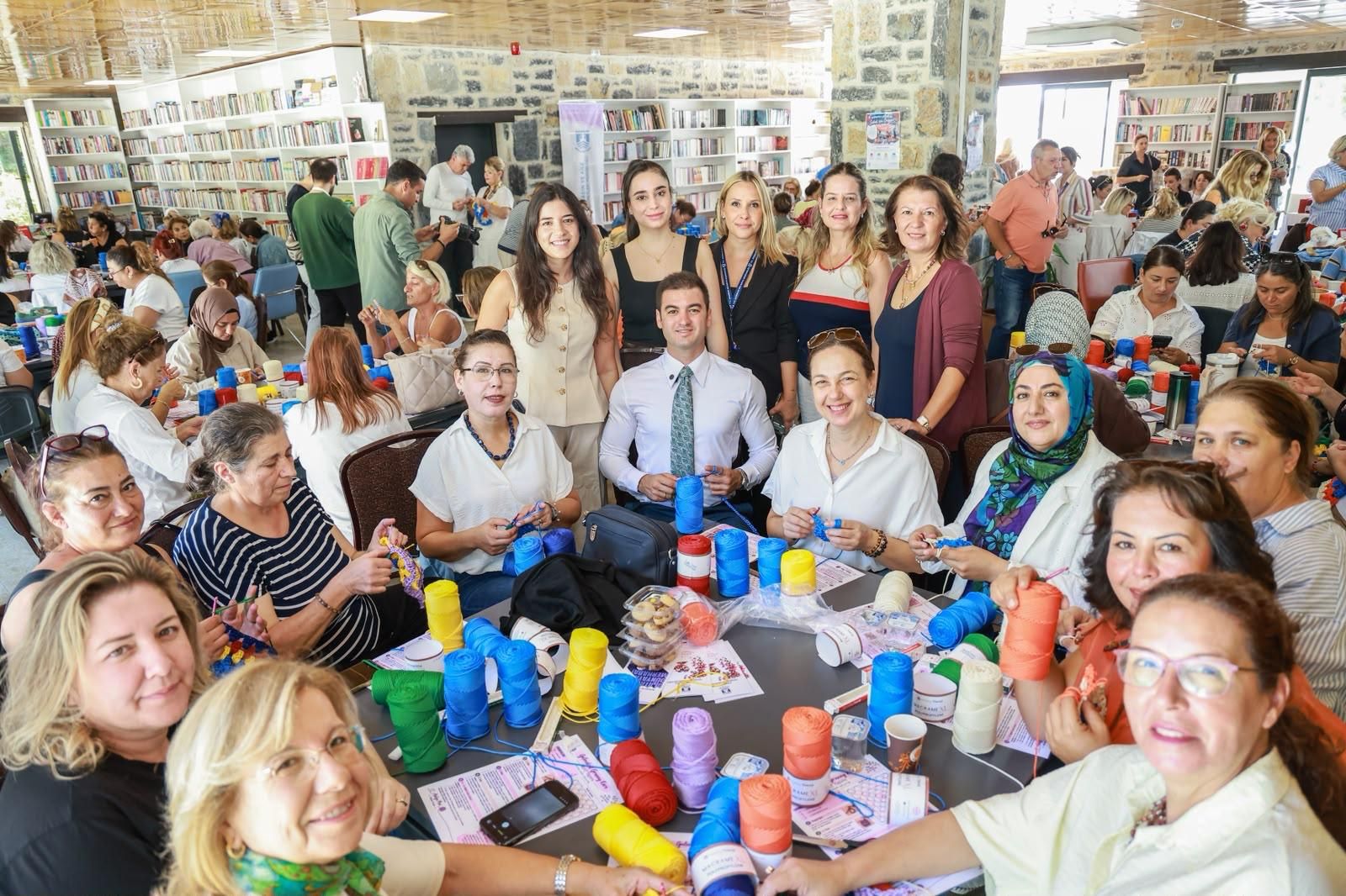 Bodrumlu Kadınların Ördüğü 1.400 Motif Sokaklara Gölge Olacak (2)