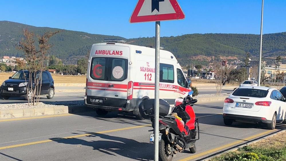 Menteşe’de Motosiklet Ile Otomobil Çarpıştı 1 Yaralı (2)