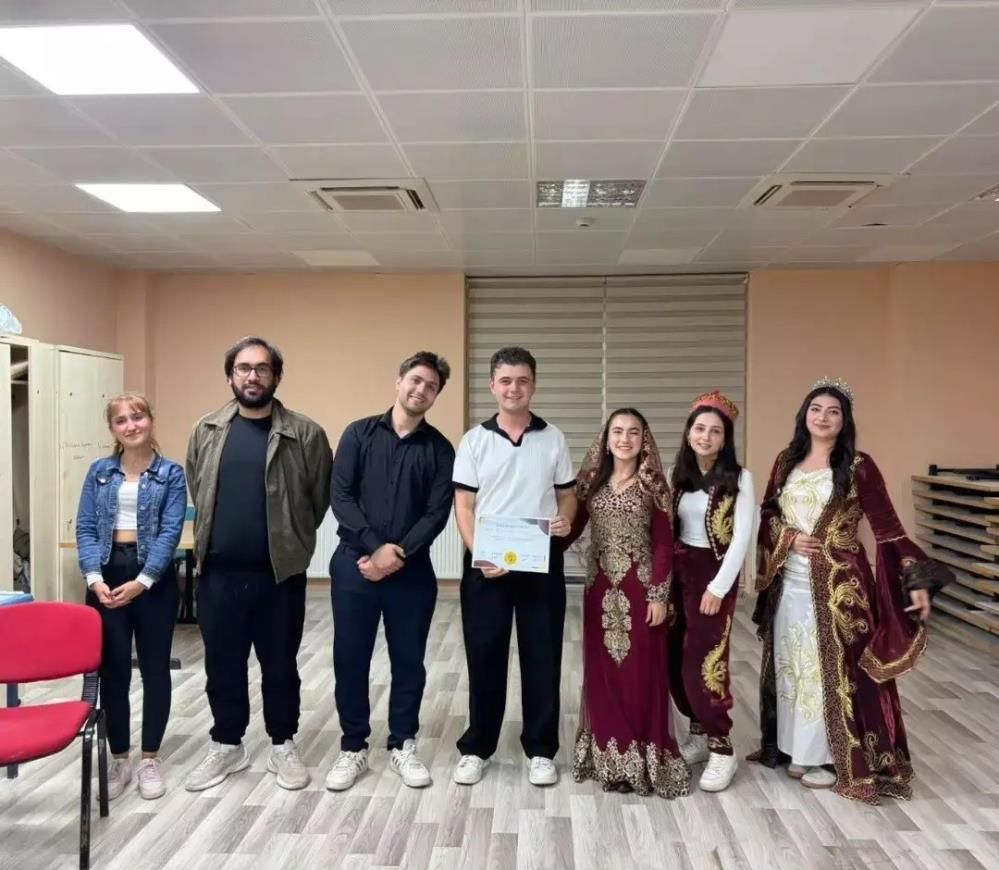 Muğla’da Gençler Kendi Yazdıkları Skeçlerle Sahneye Çıktı (3)