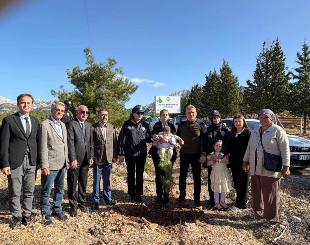 Şehit Polis Tayfun Baş’ın Anısına Fidanlar Dikildi (2)