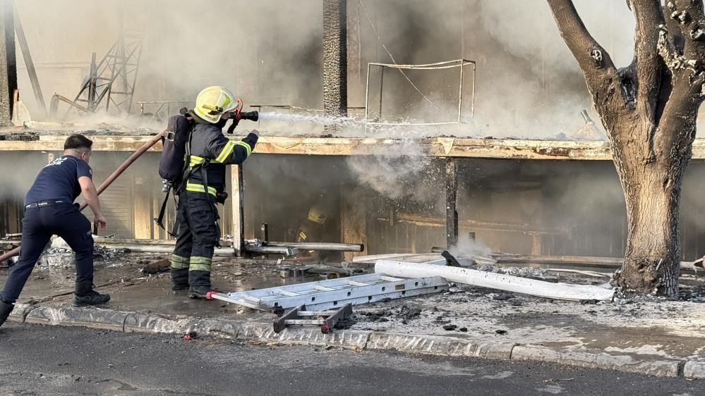 Bodrum’da Depo Yangını 15 Dakikada Kullanılamaz Hale Geldi (1)