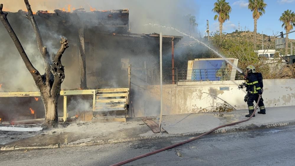 Bodrum’da Depo Yangını 15 Dakikada Kullanılamaz Hale Geldi (3)