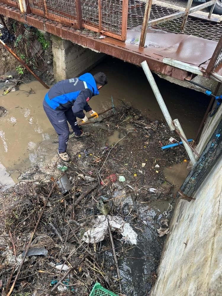 Bodrum’da Sağanak Yol Kapandı, Iş Yerini Su Bastı (2)