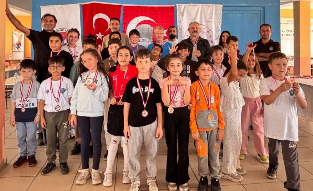 Köyceğiz’de Cumhuriyet için satranç tahtasında buluştular