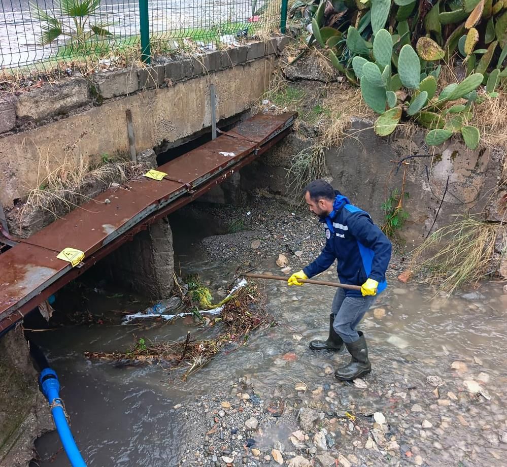 Muğla’da yağış sonrası su baskınlarına ekiplerden müdahale