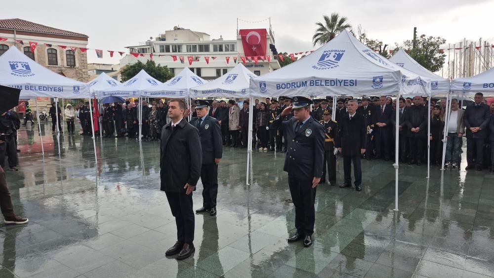 Bodrum’da Cumhuriyet’in 103. Yılı Kutlamaları Yağmur Altında Başladı (3)